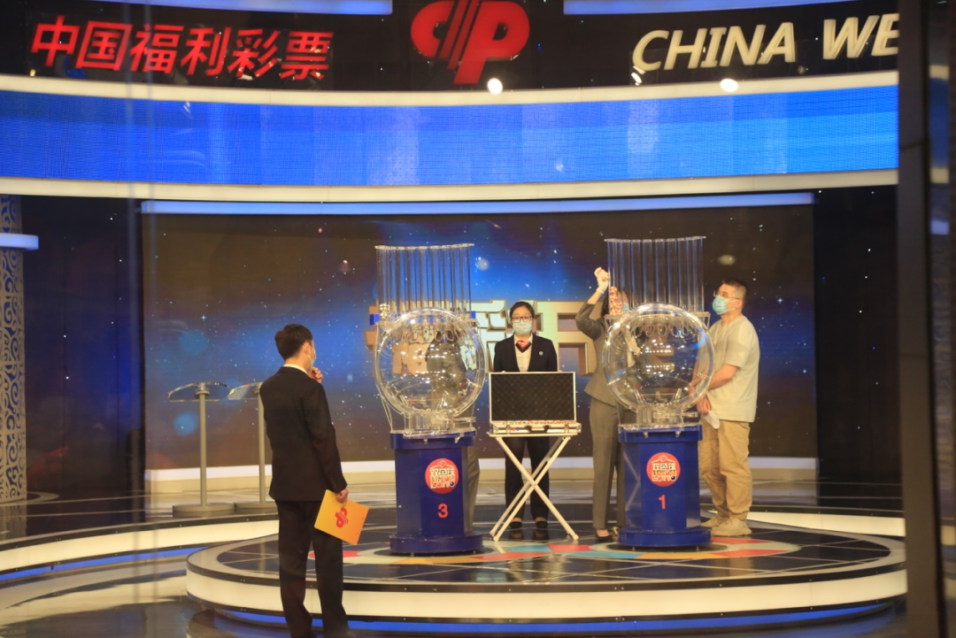 本港台现场开奖，魅力、影响与观众体验的深度剖析