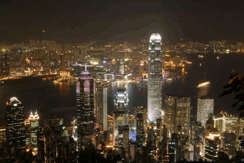 2043年香港特马揭秘之夜，未来彩市的神秘面纱与惊喜瞬间