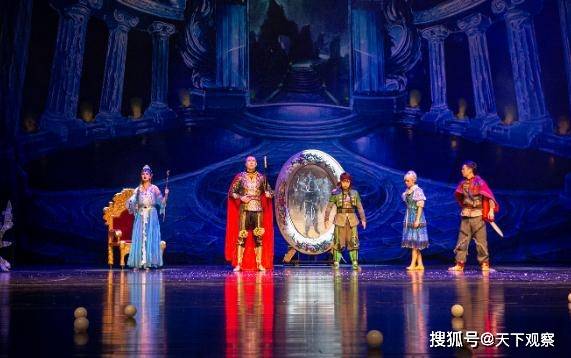 明月珰，戏剧舞台上的光影女神，演绎艺术之魅。