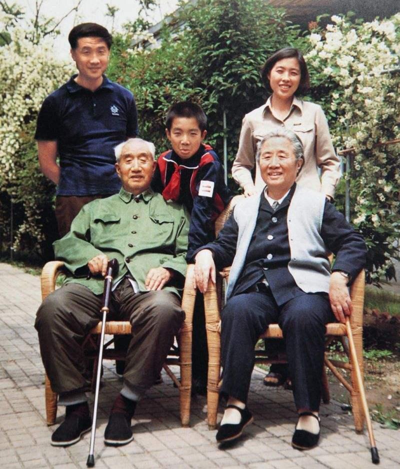 解锁时尚新风尚，3D布衣天下图库引领晚宴潮流之选