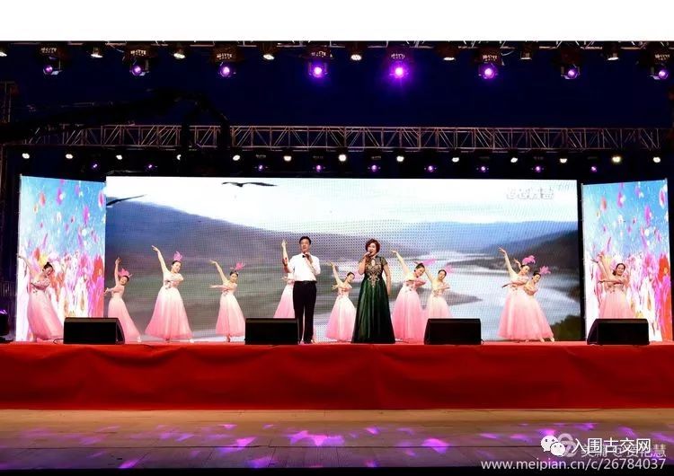 2043年中央春晚，传统与创新的璀璨交汇，演绎文化新篇章！